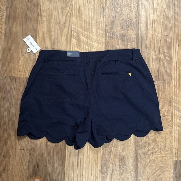 Crown and Ivy size 14 scalloped shorts NWT - Picture 2 of 3